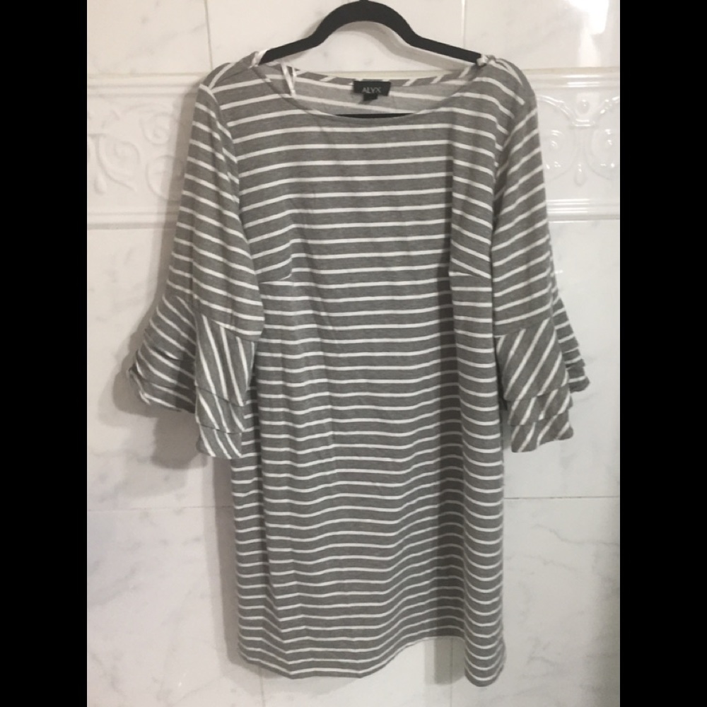 NWOT stripped grey dress frilled sleeves midi